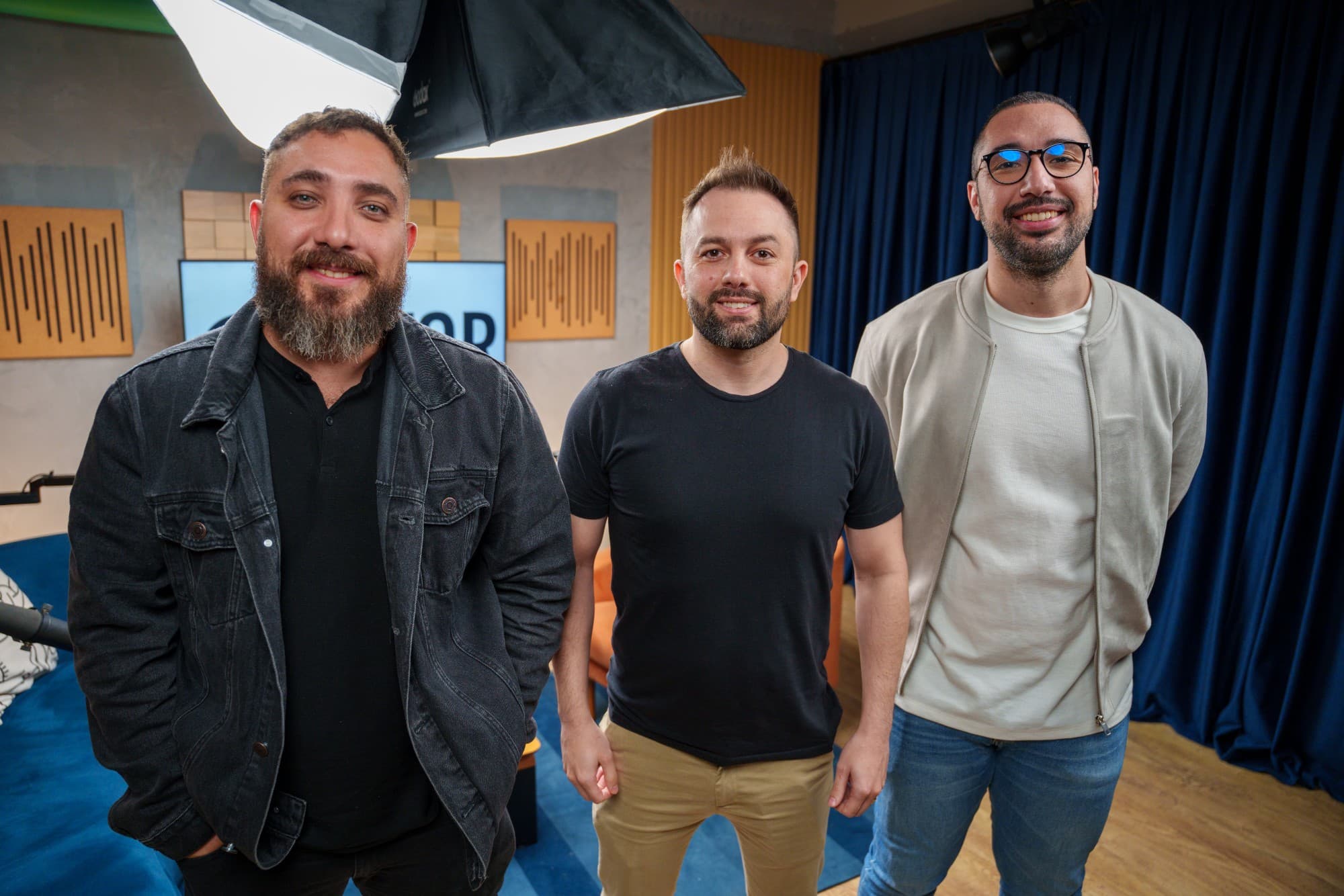 Felipe Beraldo, Alan Rocumback e Flávio Beraldo — apresentadores do O Fator M